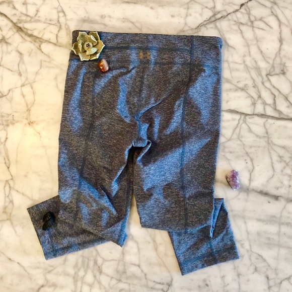 Under Armour Pants - 💙UNDERARMOR CROPPED LEGGINGS💙
